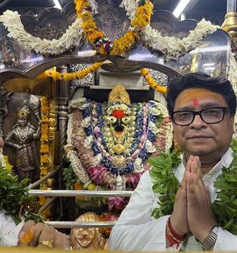 आस्था से आगाज: कोलकाता में राजनीतिक पारी से पहले माँ विन्ध्यवासिनी दरबार पहुंचे कुलदीप मैती, मांगा आशीर्वाद